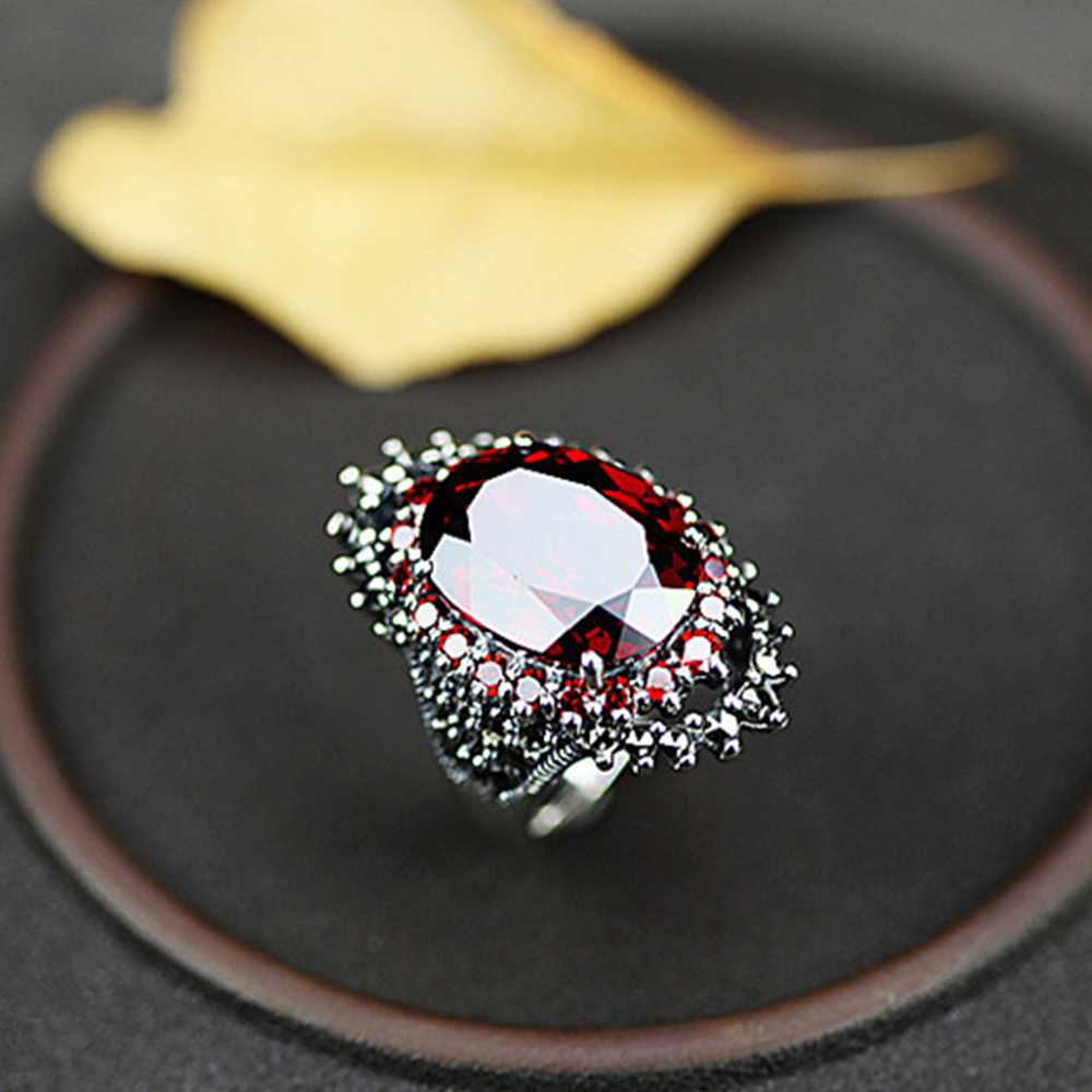 925 Sterling Silver Vintage Retro Ring with Oval Red/Blue Cubic Garnet